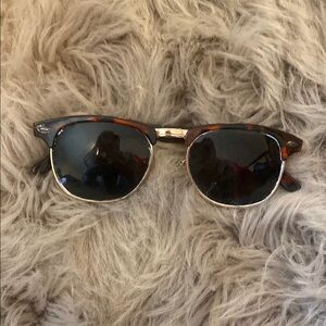 Stylish Tortoise Shell Sunglasses